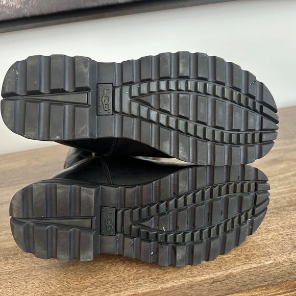 UGGS Women’s Black Leather Boots - Picture 6 of 11